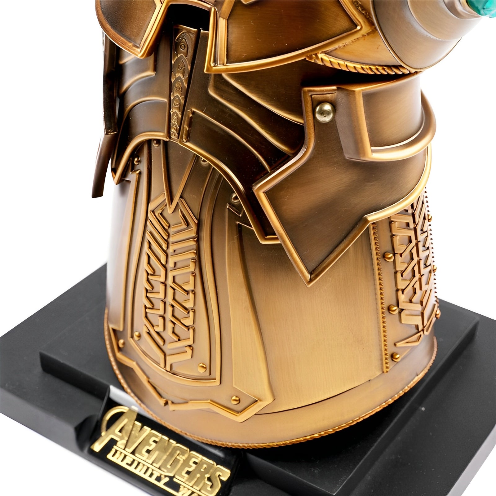 ARTICULATED METAL GAUNTLET