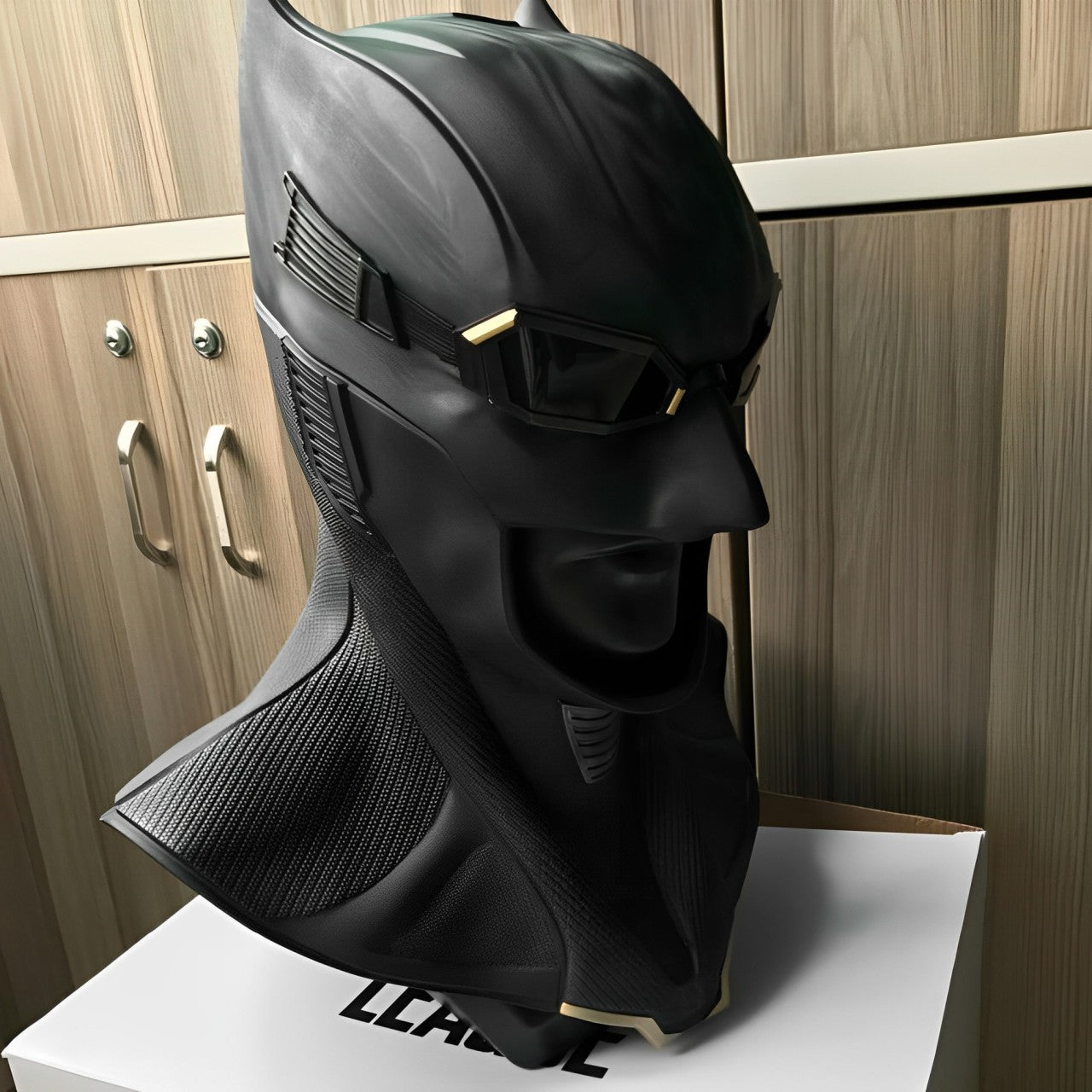 DARK HERO MASK (JUSTICE LEAGUE)